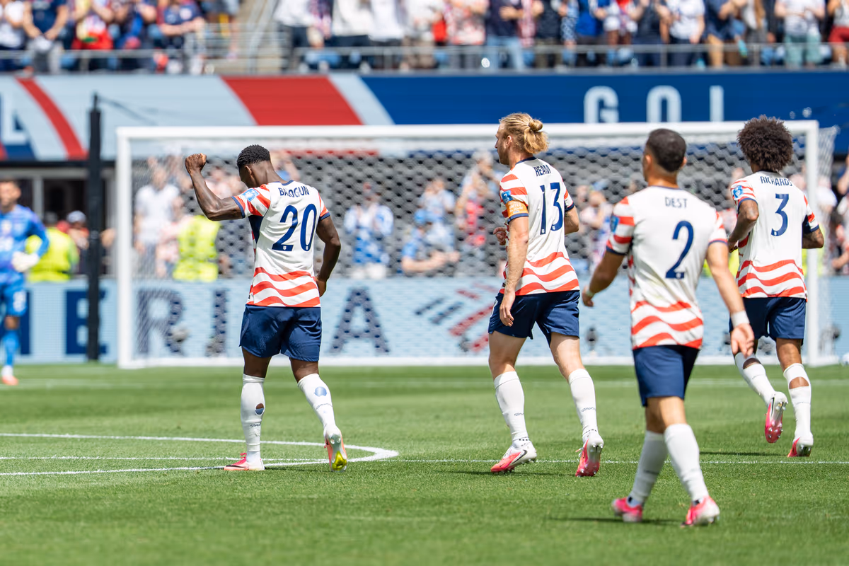 Folarin Balogun on the ball in a United States jersey
